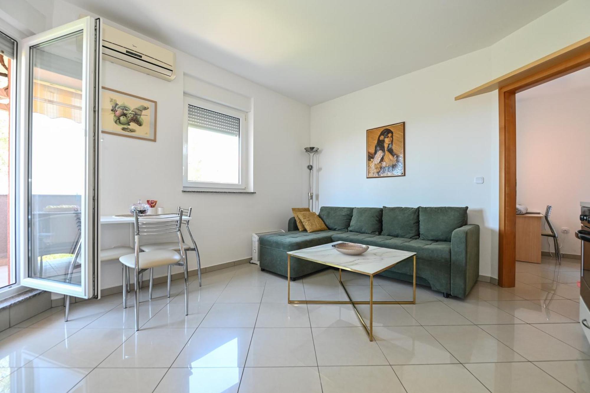 Lalee Apartment