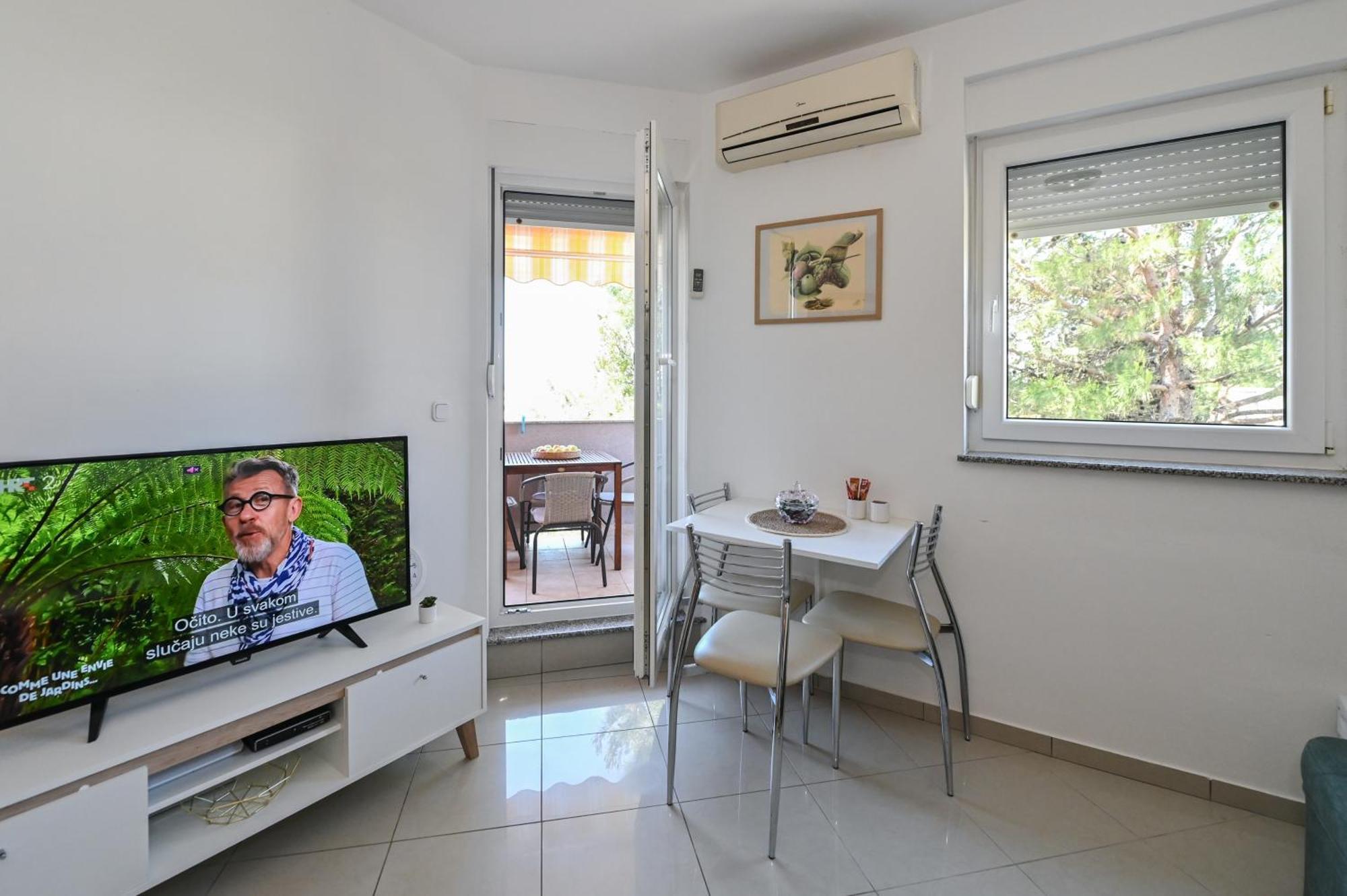 Lalee Apartment *